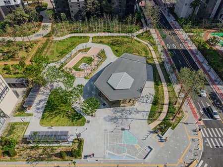 Floating Ground: A Landmark that Disappears